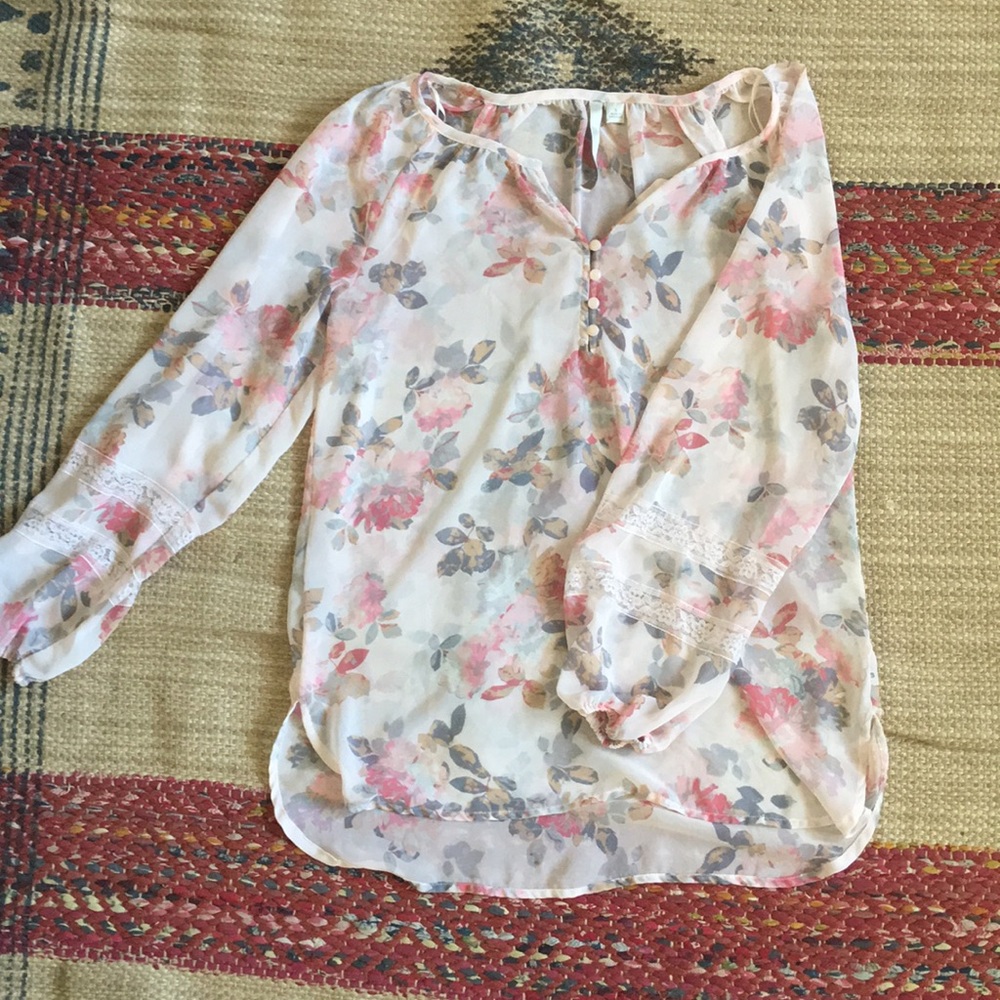 Sheer Floral Shirt EUC 💐💗